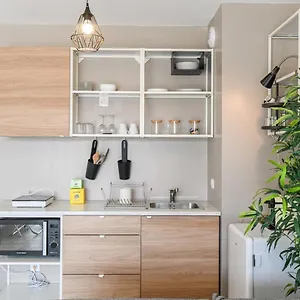 Avec Terrasse Et Parking A 2 Min Du Metro Appartement